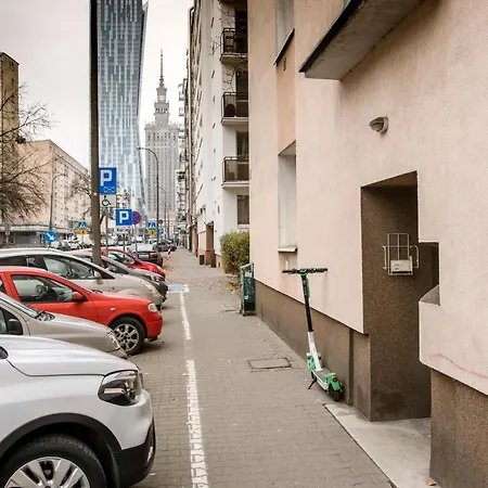 Golden Center Apartment *